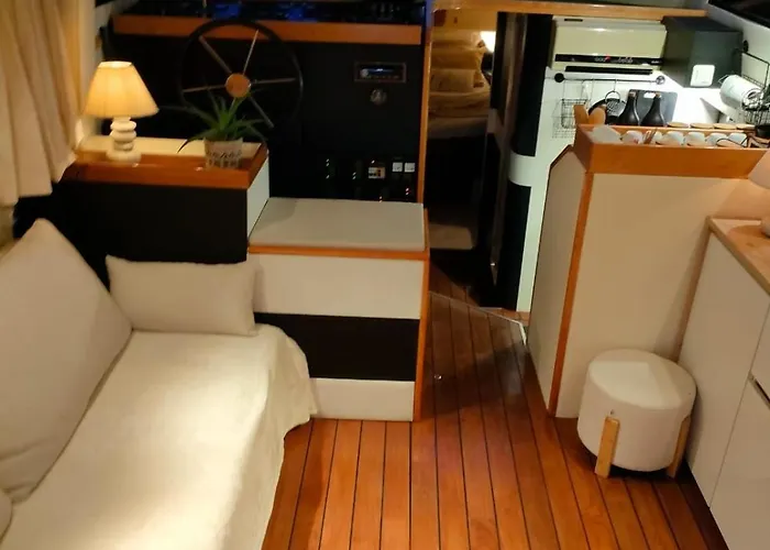 Bateau Standing A Quai Confort *