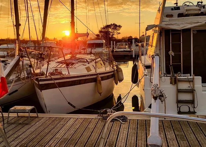 Bateau Standing A Quai Confort Tekne *