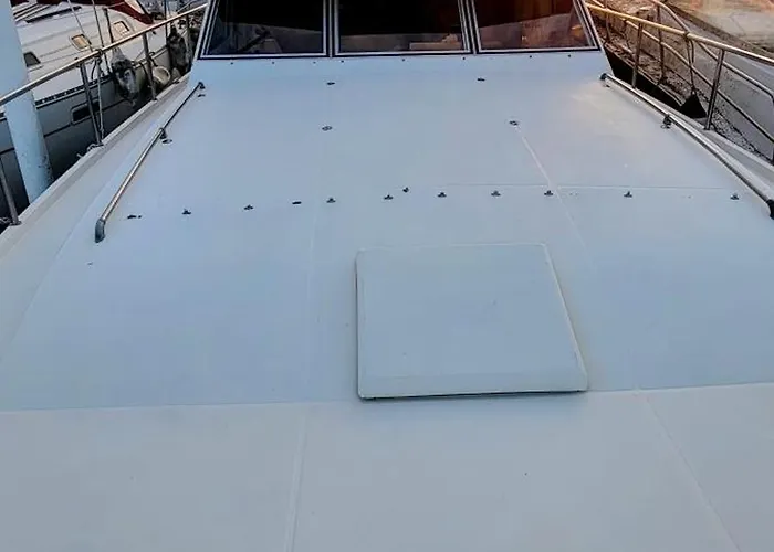Bateau Standing A Quai Confort Botel