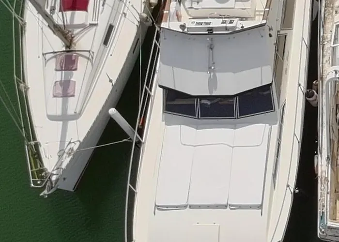 Bateau Standing A Quai Confort Tekne Sainte-Marie-la-Mer